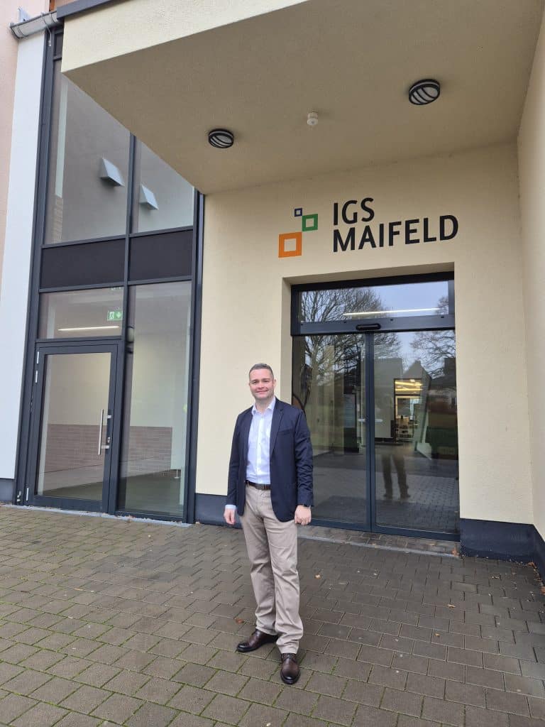 Torsten Welling MdL beim Schulbesuchstag an der IGS Maifeld